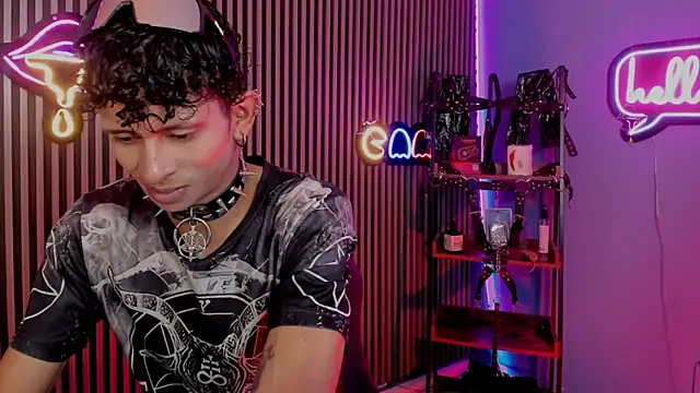 Maximoking26 online show from May 14, 4:21 am