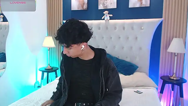 Aiden Rivers  online show from June 17, 1:02 pm