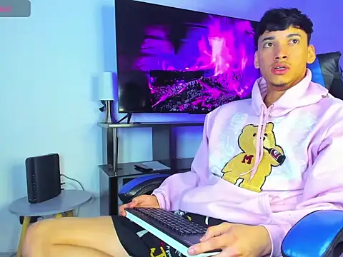 Lyam Russo online show from March 30, 8:04 am