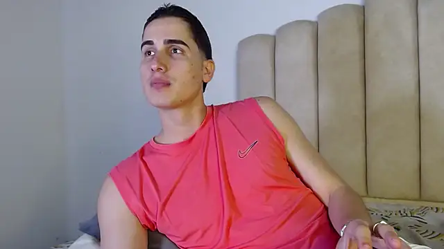 ryanlevi1 online show from March 10, 1:39 pm