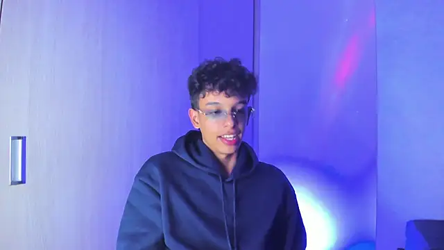 Maxfrost1 online show from May 16, 1:47 am