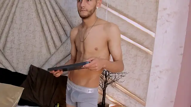 LuckySammer online show from March 11, 1:51 pm