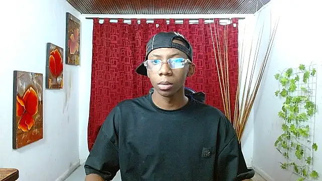 milo018 online show from April 28, 9:03 am