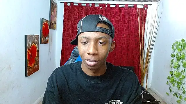 milo018 online show from June 6, 7:42 pm