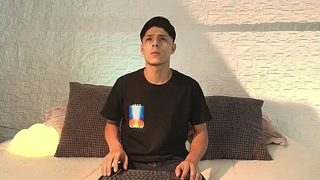 Eliassalvatore  online show from April 25, 5:32 pm