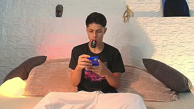 Eliassalvatore  online show from April 28, 7:40 pm