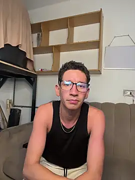 Latingonx online show from February 18, 9:23 pm