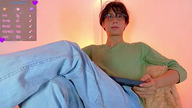 lui x dust online show from April 2, 3:26 am