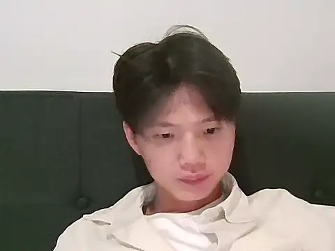 sweetiepuppy421 online show from April 16, 9:20 am