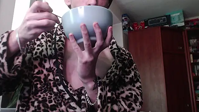 Samuel Skywalker online show from March 25, 6:06 am