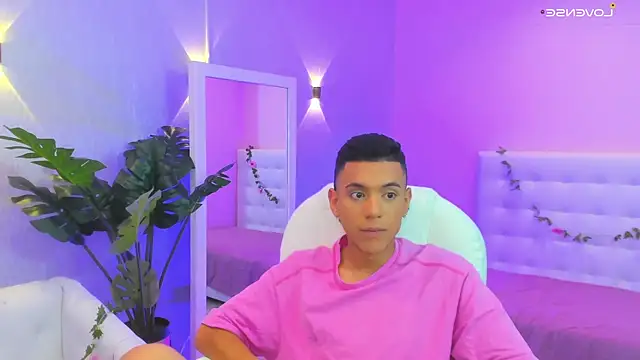 dominicjonnes online show from March 28, 3:45 pm