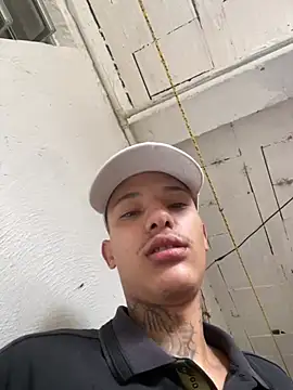 Leaohennr online show from February 22, 1:01 pm