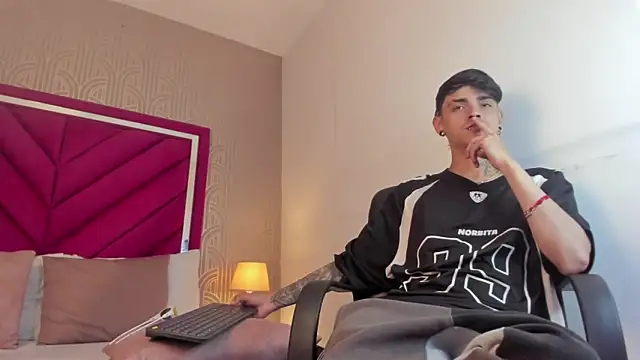 Dominic Foxx online show from March 25, 4:55 pm