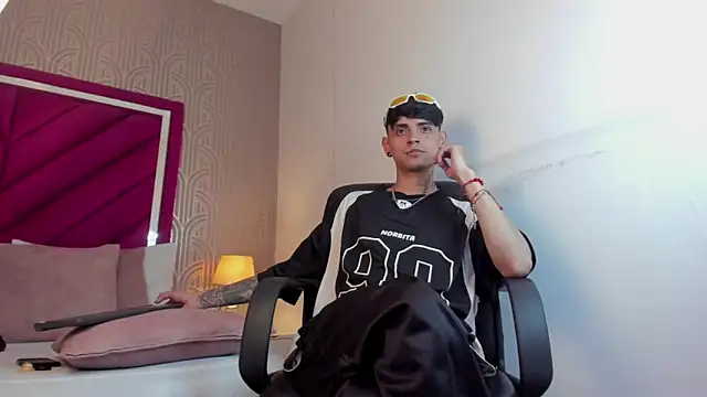 Dominic Foxx online show from March 18, 1:47 pm