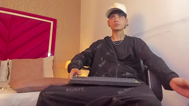 Dominic Foxx online show from April 1, 8:39 pm