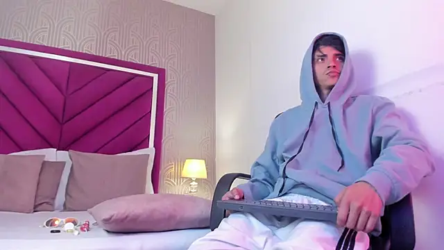 Dominic Foxx online show from March 24, 3:50 pm