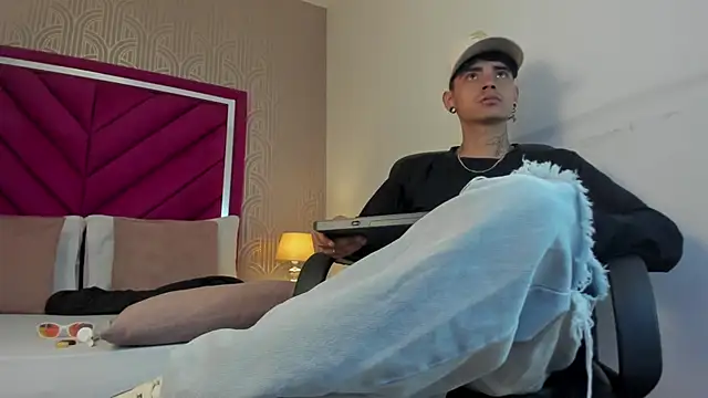 Dominic Foxx online show from April 3, 1:30 pm