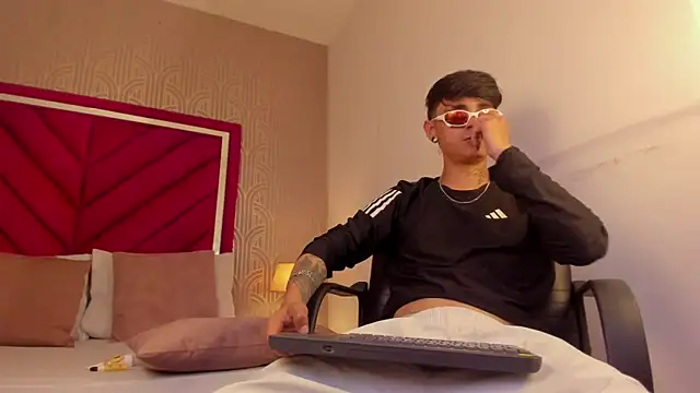 Dominic Foxx online show from March 20, 9:07 pm