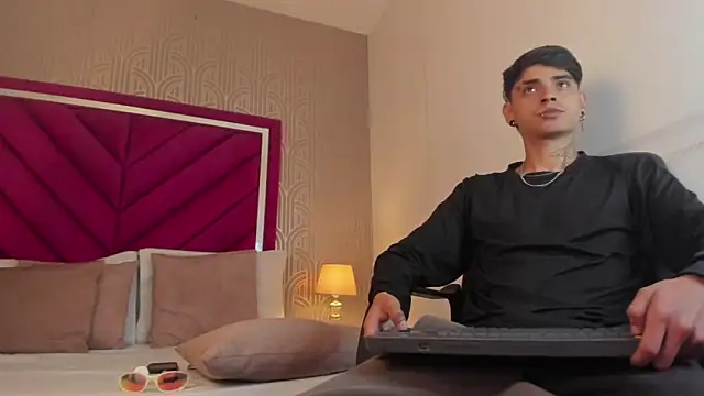 Dominic Foxx online show from March 23, 3:40 pm