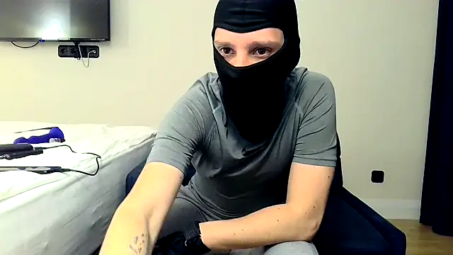 RyanRubber online show from April 3, 7:21 pm