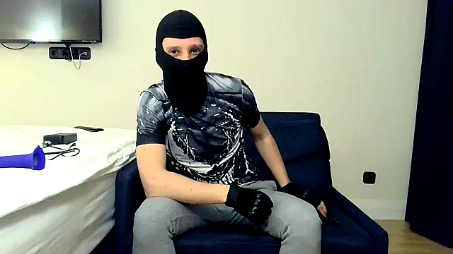 RyanRubber online show from April 8, 8:17 pm