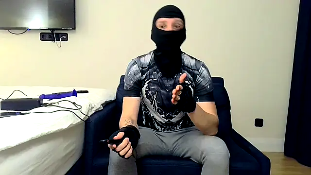 RyanRubber online show from April 5, 8:05 pm