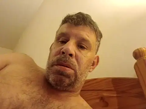 stud2512 online show from May 2, 9:17 pm