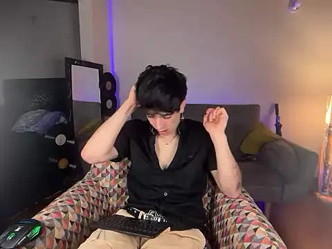 Stolas ying online show from March 9, 11:32 pm