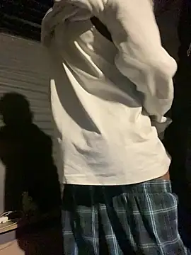 itsbussin80 online show from March 29, 1:50 am