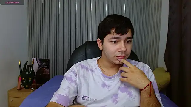 Julian Smith21 online show from April 26, 3:37 am