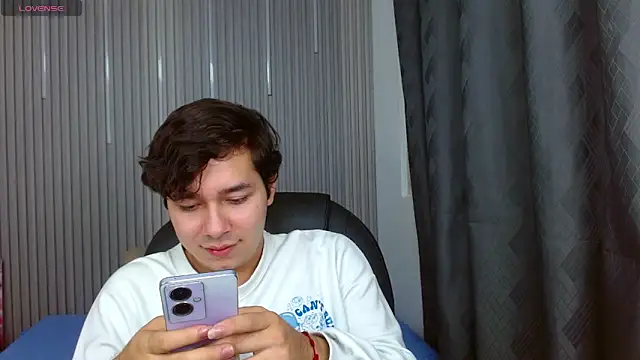 Julian Smith21 online show from June 15, 4:26 am