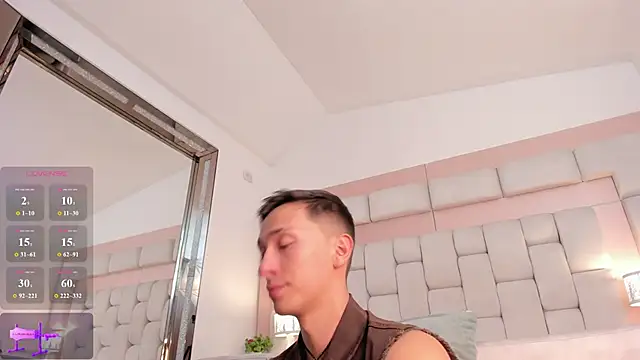 Thiago Jones1 online show from March 27, 8:32 pm