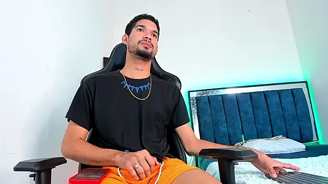 CarlosHotVibes online show from March 8, 1:04 pm