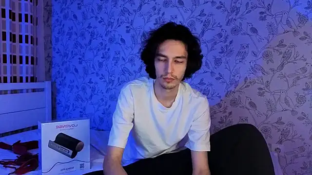 crybae online show from March 16, 8:35 pm