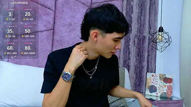 AronTawers online show from April 25, 8:06 pm