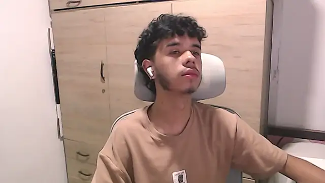 axeldarkk online show from March 11, 8:16 pm