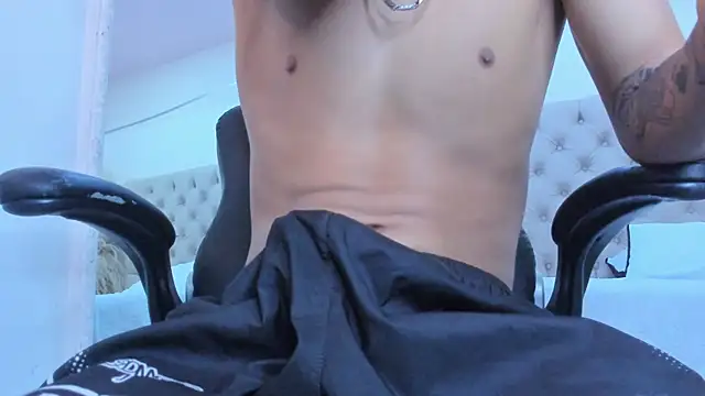 DylanRoyce  online show from April 26, 1:52 pm