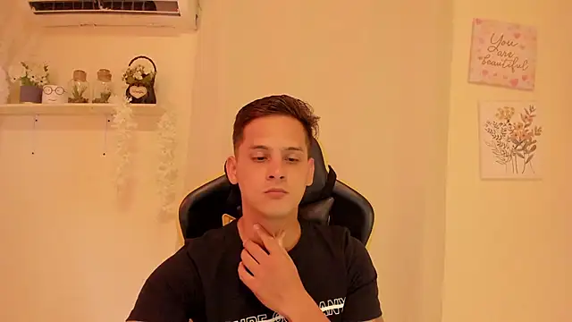 sexy andres01 online show from May 5, 9:59 pm