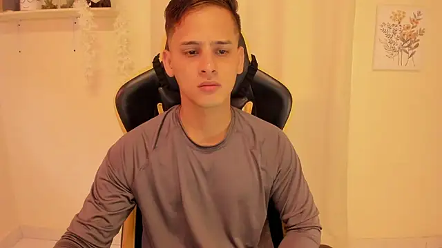 sexy andres01 online show from May 10, 1:45 pm