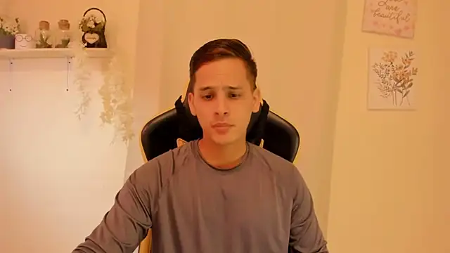 sexy andres01 online show from May 6, 10:32 pm