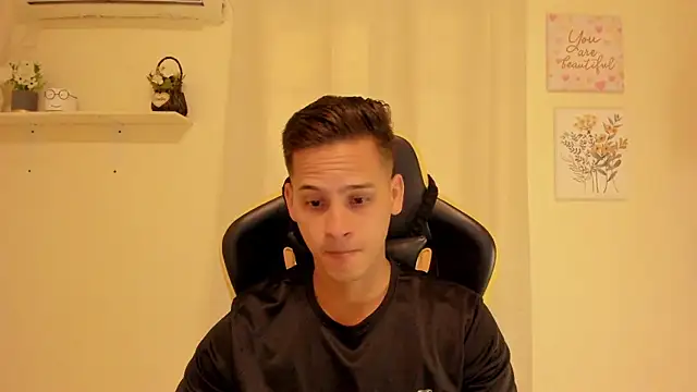 sexy andres01 online show from May 20, 1:39 pm