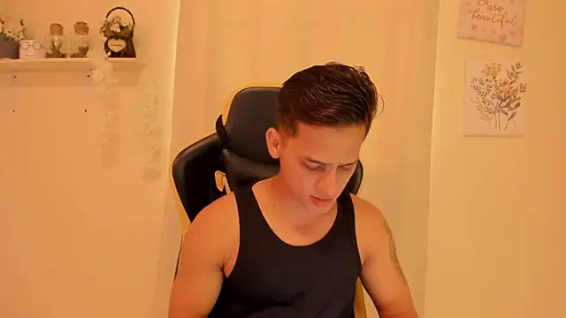 sexy andres01 online show from May 8, 4:40 pm