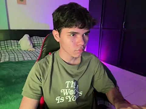 Camii pink online show from April 7, 5:02 pm