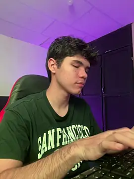 Camii pink online show from March 5, 6:15 pm