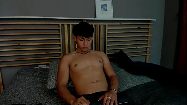 clark ken01 online show from April 27, 9:09 pm