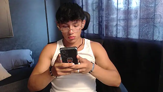 clark ken01 online show from April 9, 8:59 pm