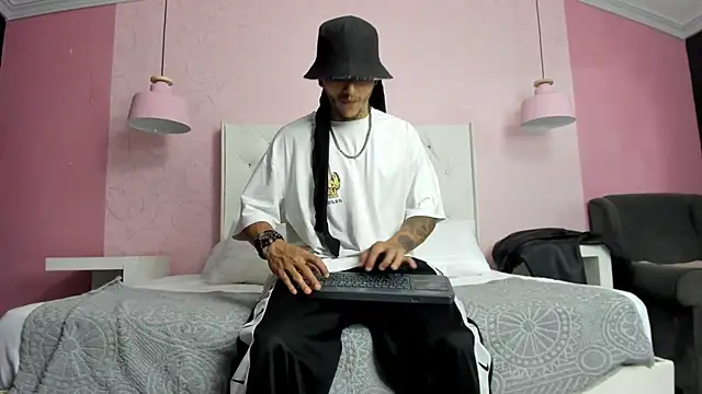 DanteLuxx online show from April 27, 8:03 pm