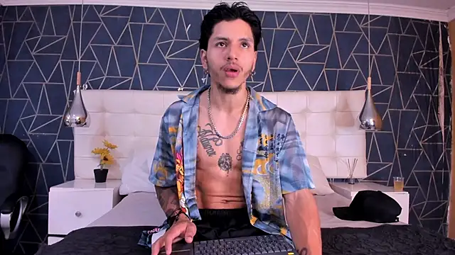 DanteLuxx online show from March 12, 3:58 am