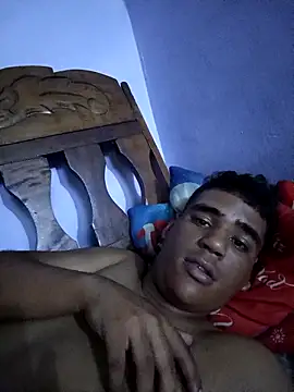 luis230436 online show from April 7, 4:40 pm