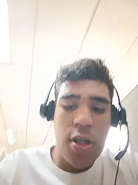 luis230436 online show from May 20, 2:56 pm